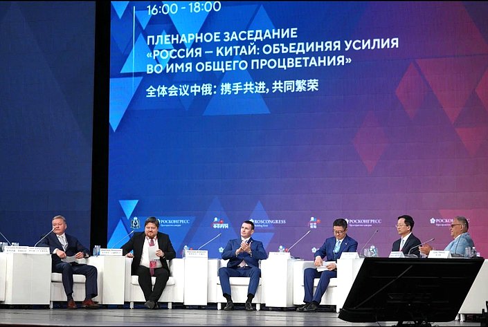 В Хабаровском крае прошел масштабный российско-китайский форум, посвященный освоению трансграничного острова Большой Уссурийский на реке Амур