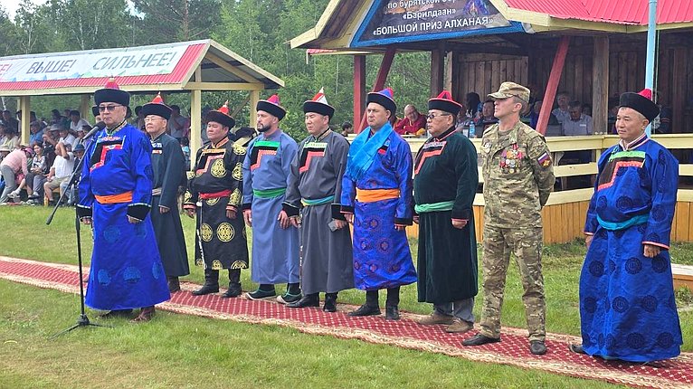 Баир Жамсуев принял участие в мероприятиях XIX открытого чемпионата региона по бурятской борьбе «Барилдаан» — «Большой приз Алханая», посвященном 80-летию Великой Победы и Году защитника Отечества