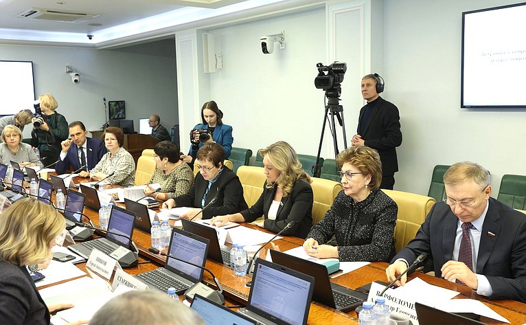 Расширенное заседание Комитета СФ по социальной политике (в рамках Дней Архангельской области в СФ)