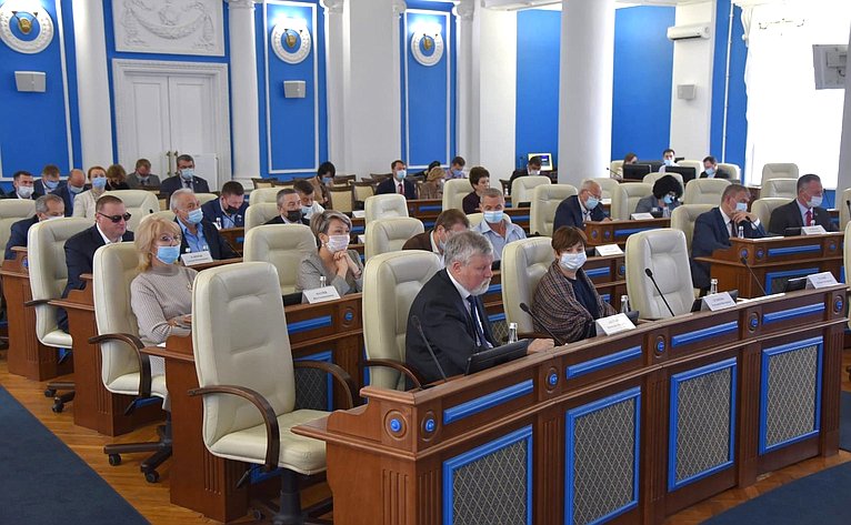 Екатерина Алтабаева приняла участие в пленарном заседании Законодательного Собрания города