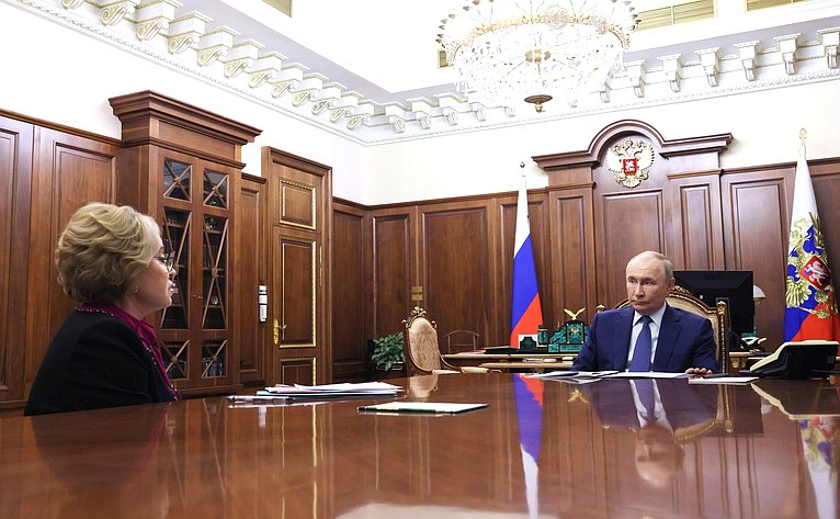 Встреча Президента России Владимира Путина с Председателем Совета Федерации Валентиной Матвиенко по итогам завершившейся весенней сессии российского парламента