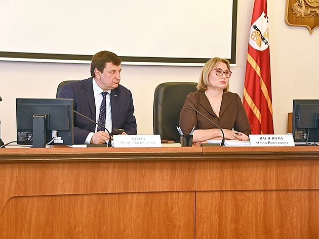 Ирина Кожанова приняла участие в заседании комитета Смоленской областной Думы по социальной политике