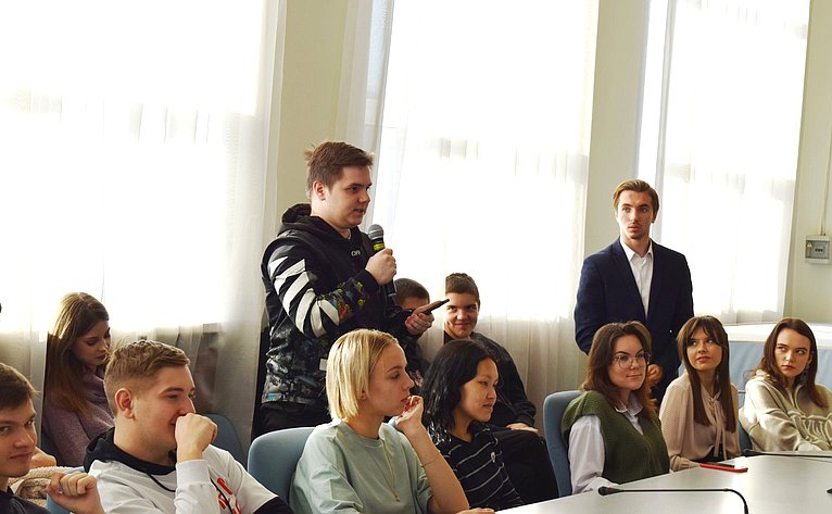 Павел Тараканов встретился со студентами и учащимися гимназии Тюменского государственного университета
