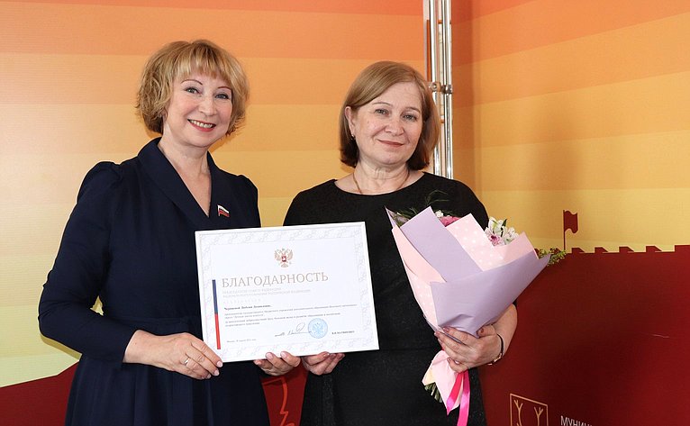 Римма Галушина приняла участие в торжественном мероприятии, посвященном выпуску учеников Детской школы искусств в Нарьян-Маре