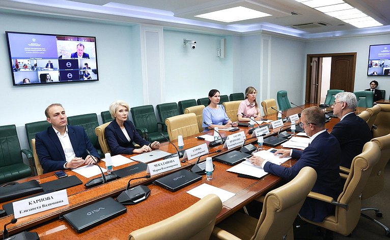 Круглый стол Комитета Совета Федерации по экономической политике «Развитие особых экономических зон технико-внедренческого типа как драйвер инноваций»