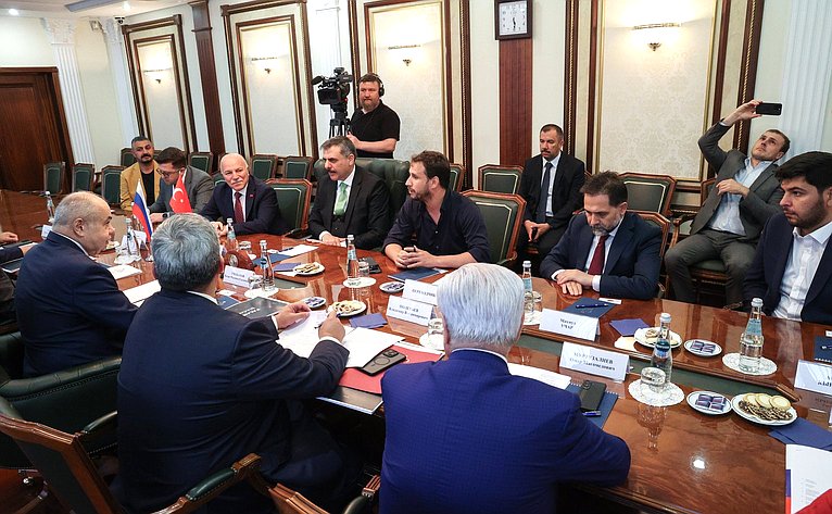 Ильяс Умаханов провел встречу с делегацией турецкой провинции Эрзурум во главе с ее губернатором Мустафой Чифчи