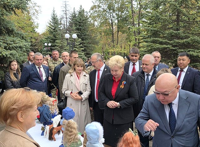 Ольга Бас в ходе поездки в регион приняла участие в торжественном мероприятии, посвященном 130-летию со дня основания города Антрацита