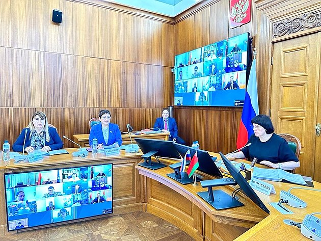 Елена Афанасьева провела заседание Комиссии Парламентского Собрания Союза Беларуси и России по труду, социальной политике и здравоохранению