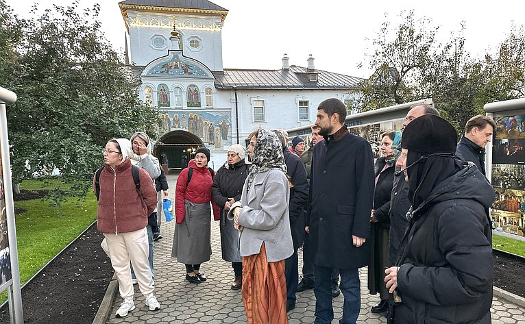 Сенаторы осмотрели площадки, отведенные под реализацию проектов комплексного развития территории и Церковь Иоанна Предтечи в Толчкове