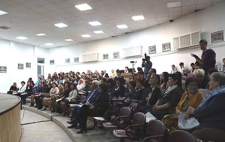Научно-практическая конференция в Республике Алтай, посвященнная роли женщины как наставника в истории Горного Алтая