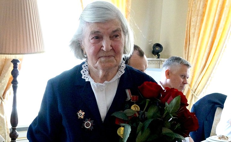 Встреча Инны Святенко и Александра Варфоломеева с ветеранами Великой Отечественной войны