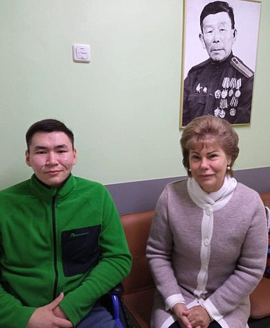 Татьяна Гигель встретилась с военнослужащим из Горного Алтая, проходящим лечение в военно-клиническом госпитале