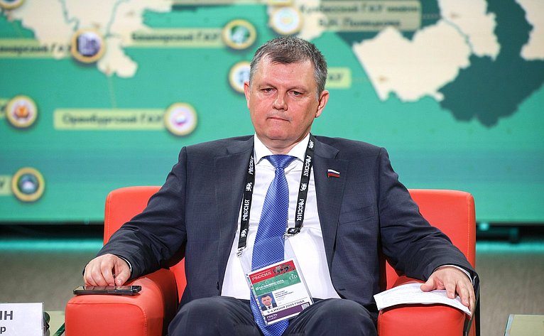 Александр Наролин