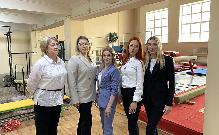 Ирина Кожанова посетила Смоленский государственный университет спорта