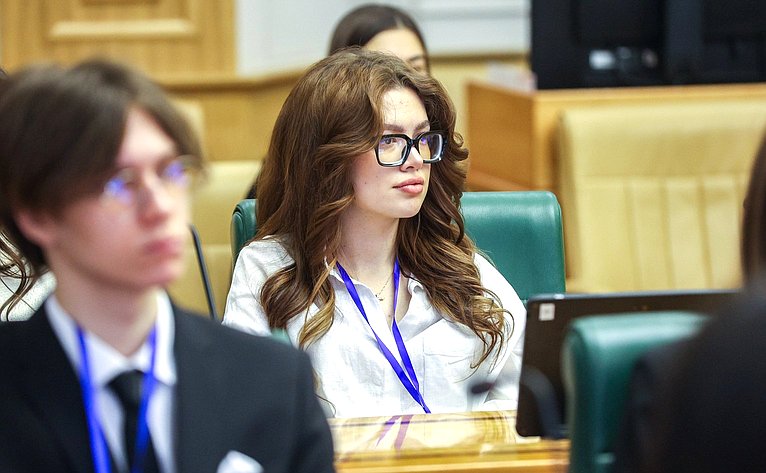 Встреча заместителя Председателя Совета Федерации Константина Косачева с участниками Школы молодого международника РАНХиГС