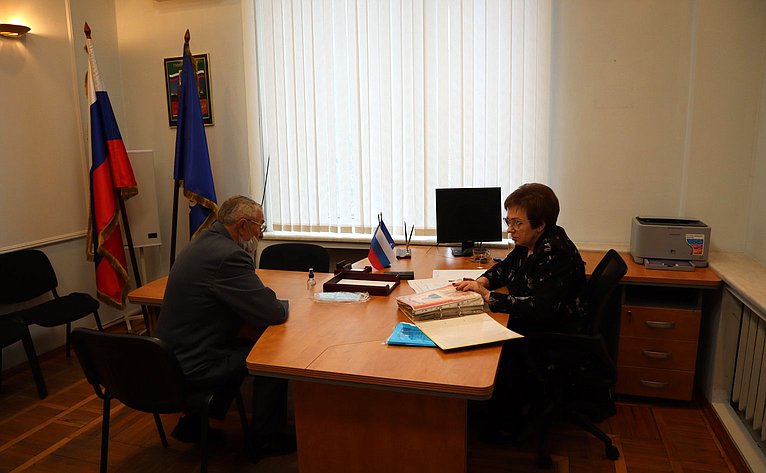 Елена Бибикова ответила на вопросы псковичей в ходе приема граждан