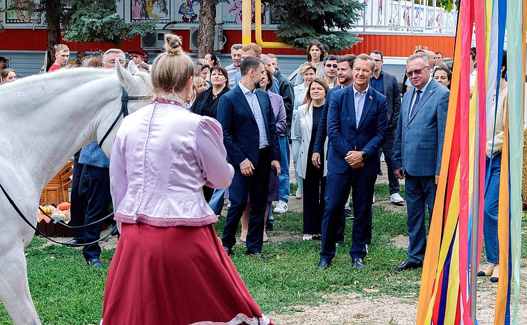 В ходе региональной поездки первый заместитель Председателя СФ Андрей Яцкин посетил ряд объектов и выступил на пленарной дискуссии Всероссийского молодежного образовательного форума «Ростов»
