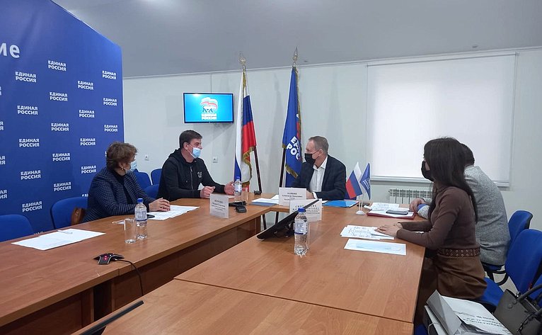 Александр Башкин в ходе региональной недели провел прием жителей г. Астрахани по личным и общим вопросам