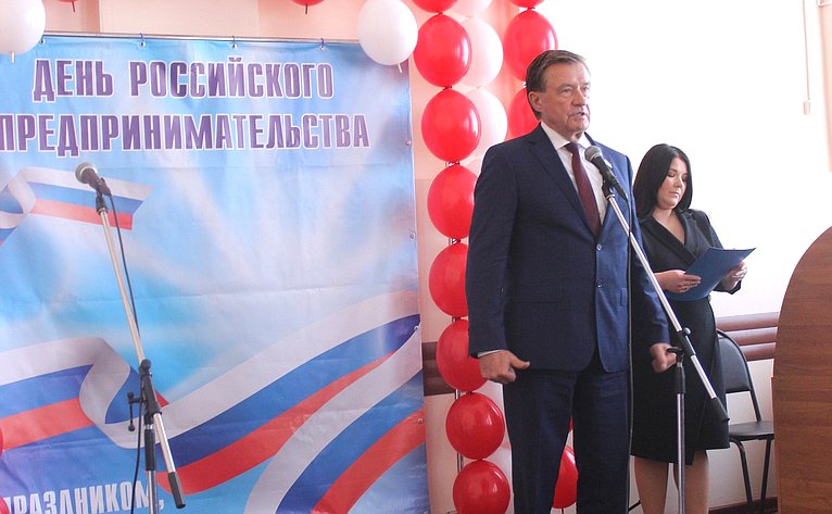 Сергей Рябухин в ходе рабочей поездки в регион принял участие в мероприятиях, посвященных празднованию Дня российского предпринимательства в Майском районе