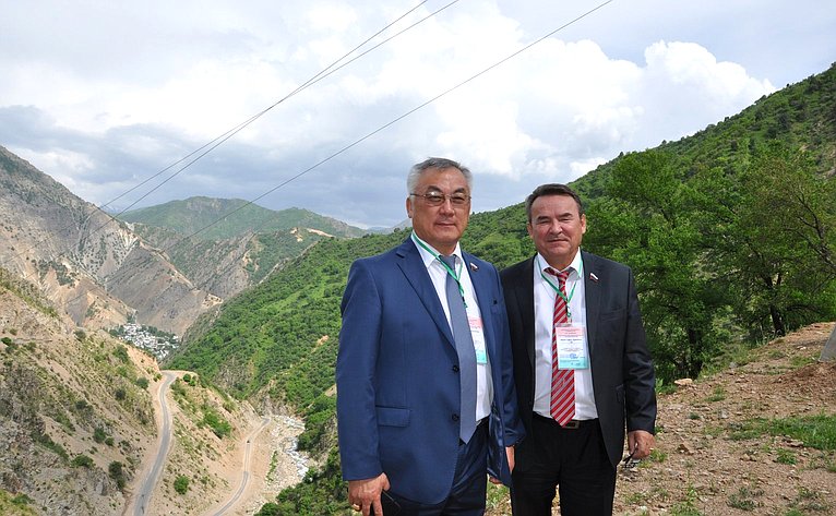 Б. Жамсуев и Р. Зинуров в Таджикистане