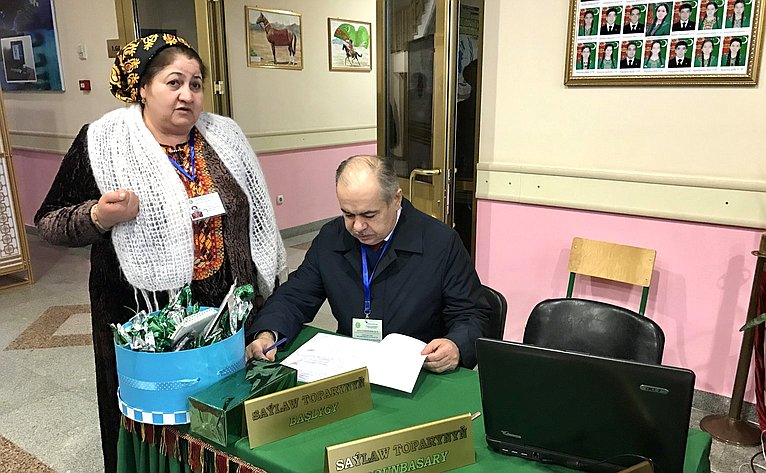 Делегация СФ во главе с заместителем Председателя палаты Ильясом Умахановым в качестве международных наблюдателей от СНГ посетила Туркменистан для наблюдения за проведением президентских выборов