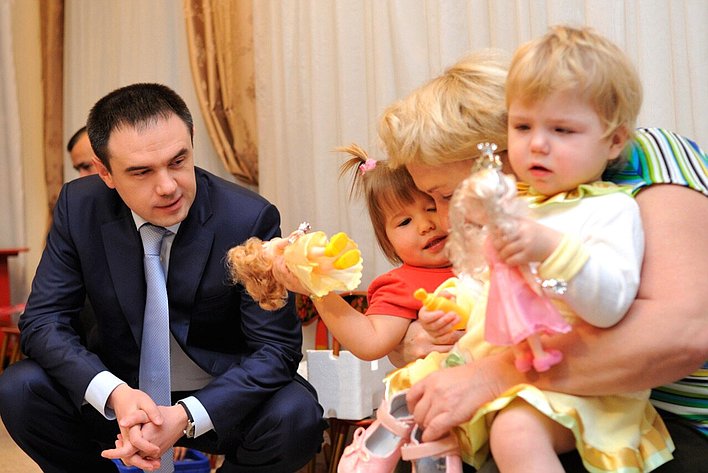 Мурат Хапсироков посетил Республиканский дом ребенка в Майкопе