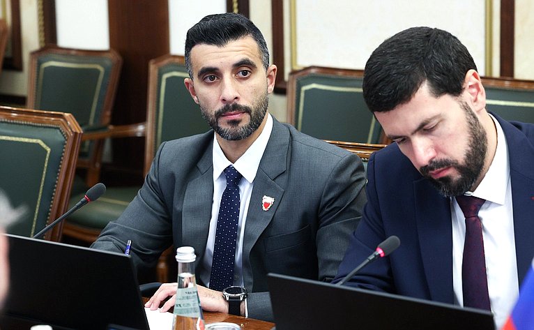 Ильяс Умаханов провел встречу с Чрезвычайным и Полномочным Послом Королевства Бахрейн в РФ Ахмедом Абдулрахманом Махмудом Аль-Саати и Главой Представительства Лиги арабских государств в России Валидом Хамидом Шилтагом