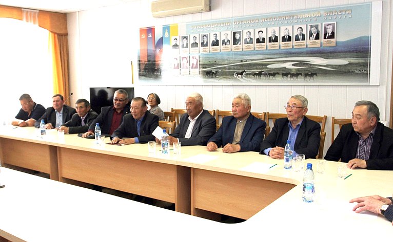Баир Жамсуев провел встречу с ветеранами в Администрации Агинского Бурятского округа Забайкальского края