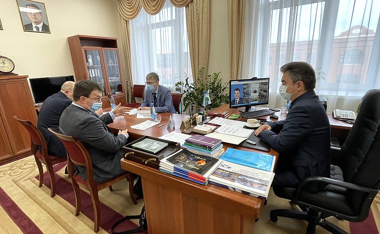 Ирек Ялалов провел рабочую встречу с руководителями электросетевой и энергосбытовой компаний