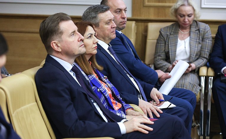 Встреча сенаторов Российской Федерации с Министром юстиции РФ Константином Чуйченко в формате «Открытого диалога»