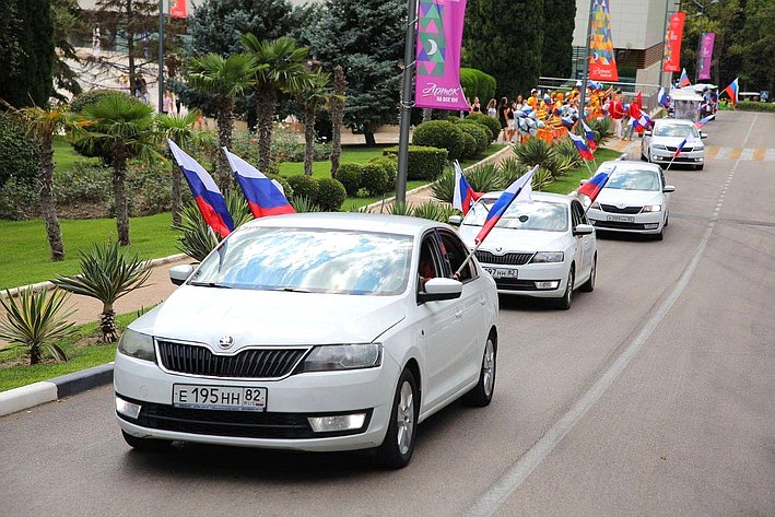 Елена Писарева в «Артеке» дала старт автопробегу
