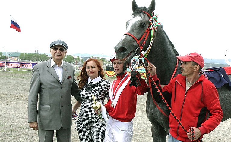 С. Жиряков открыл летний конно-спортивный сезон в Чите