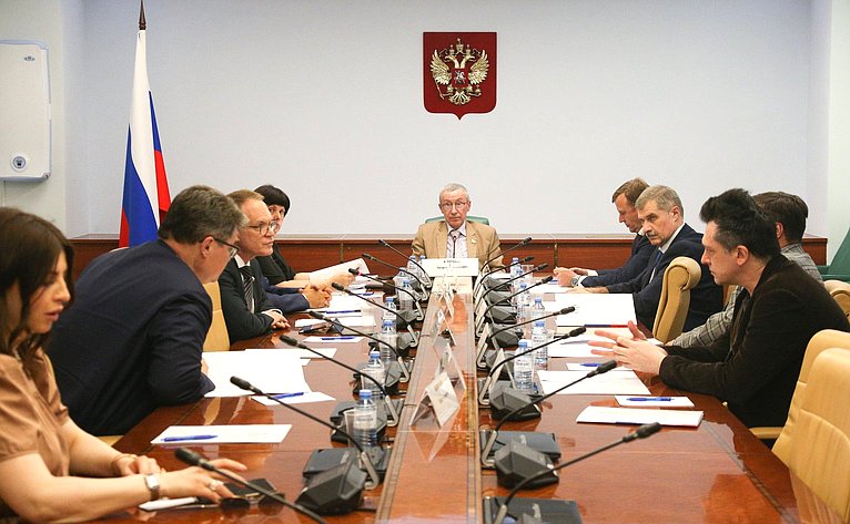 Круглый стол в рамках работы Временной комиссии по защите государственного суверенитета и предотвращения вмешательства во внутренние дела РФ