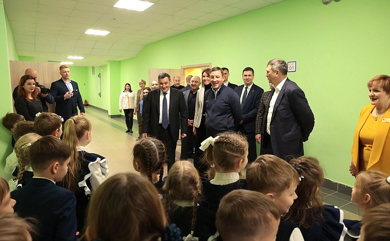 Андрей Турчак посетил в Нижегородской области школу, построенную в рамках президентской программы