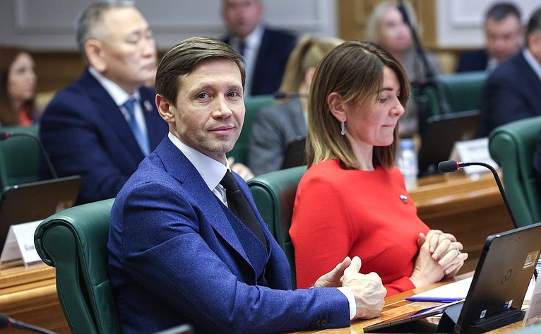 Встреча сенаторов Российской Федерации с Министром юстиции РФ Константином Чуйченко в формате «Открытого диалога»