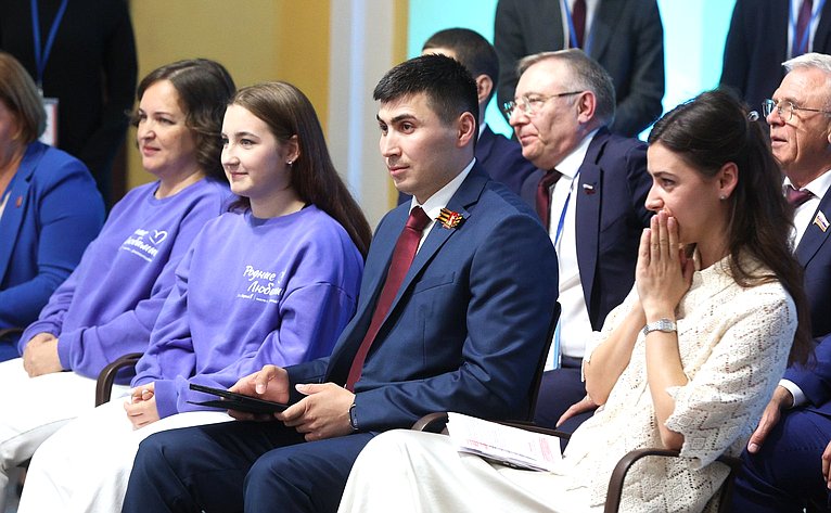 Встреча Председателя СФ Валентины Матвиенко и Председателя Совета Республики Национального собрания Республики Беларусь Натальи Кочановой с представителями молодежи России и Беларуси