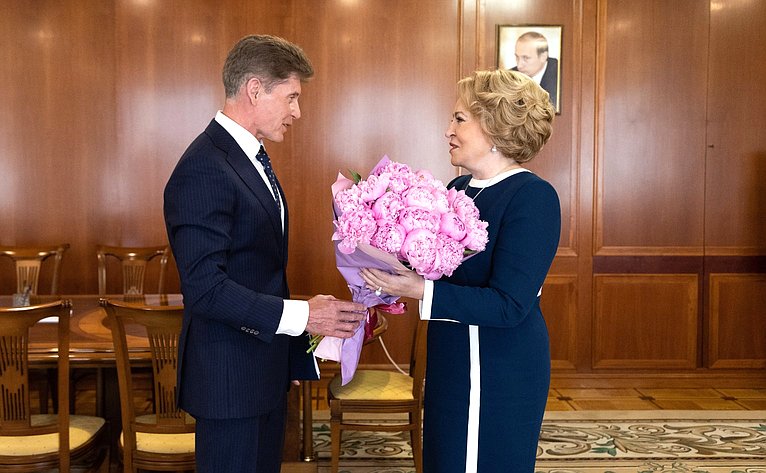 Валентина Матвиенко провела встречу с губернатором Приморского края Олегом Кожемяко