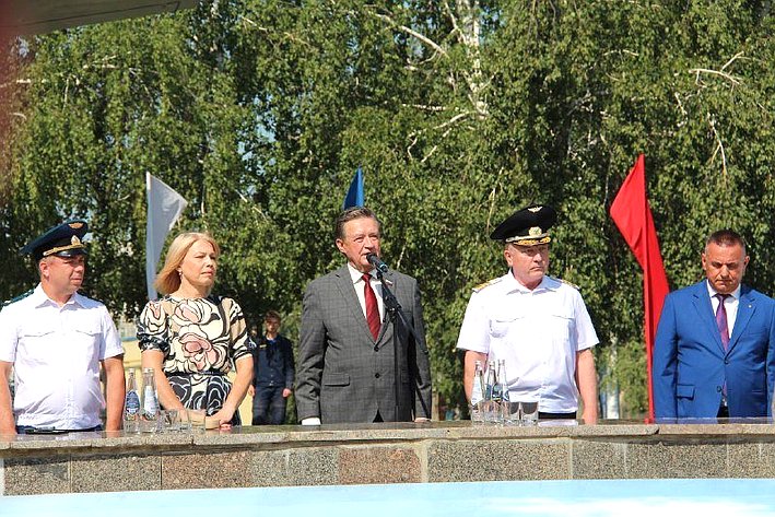 Сергей Рябухин в ходе рабочей поездки в регион принял участие в торжественной церемонии вручения дипломов выпускникам Ульяновского института гражданской авиации имени главного маршала авиации Б.П. Бугаева