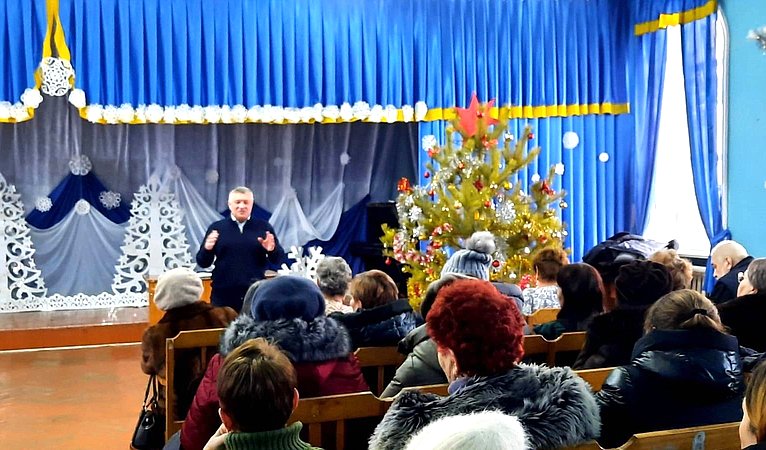Сергей Михайлов встретился с педагогами Нижнеильдиканской школы и жителями села