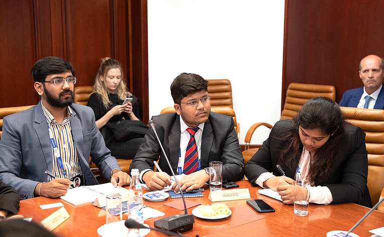 Встреча Е. Афанасьевой с делегацией представителей молодого поколения политическит активных ответственных работников Индии