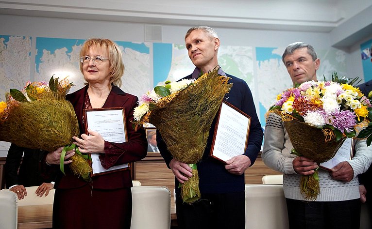 Валерий Куликов вручил в Севастополе сертификаты на приобретение жилья военным пенсионерам