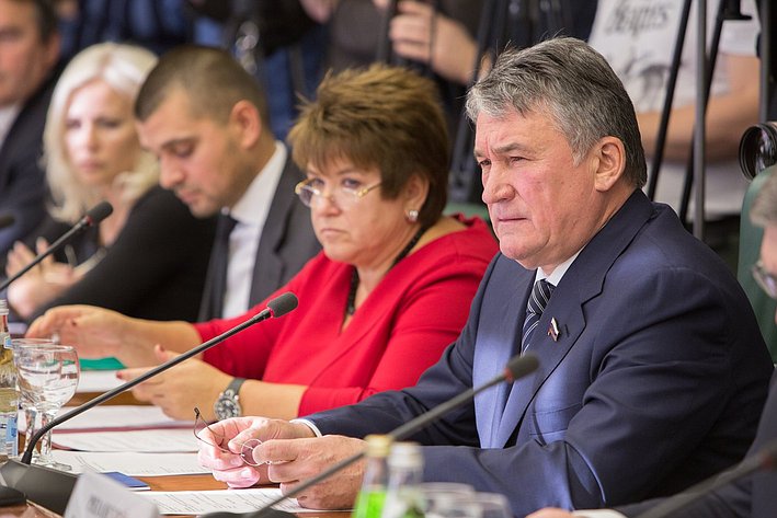 Ю Воробьев Заседание Комитета общественной поддержки жителей Юго-Востока Украины