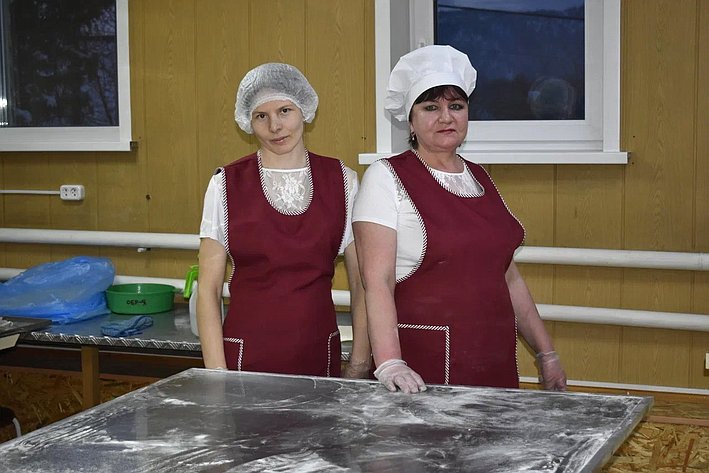 Татьяна Гигель в ходе рабочей поездки по региону побывала в районной пекарне и кондитерском цехе, открытых при пищевом предприятии в Усть-Коксинском районе