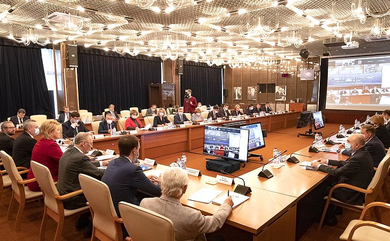 Комитет Совета Федерации по науке, образованию и культуре в г. Дубне Московской области провел совместно с Объединенным институтом ядерных исследований выездное заседание