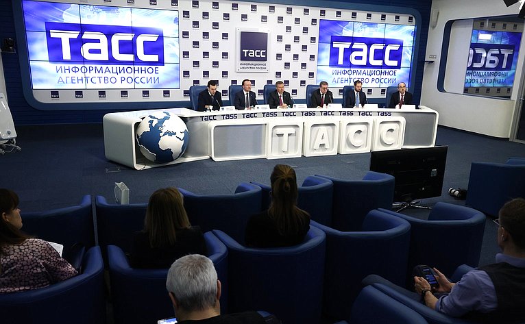 Пресс-конференция, посвящённая работе новой системы обращения с отходами I и II классов, запущенной в России 1 марта 2022 года