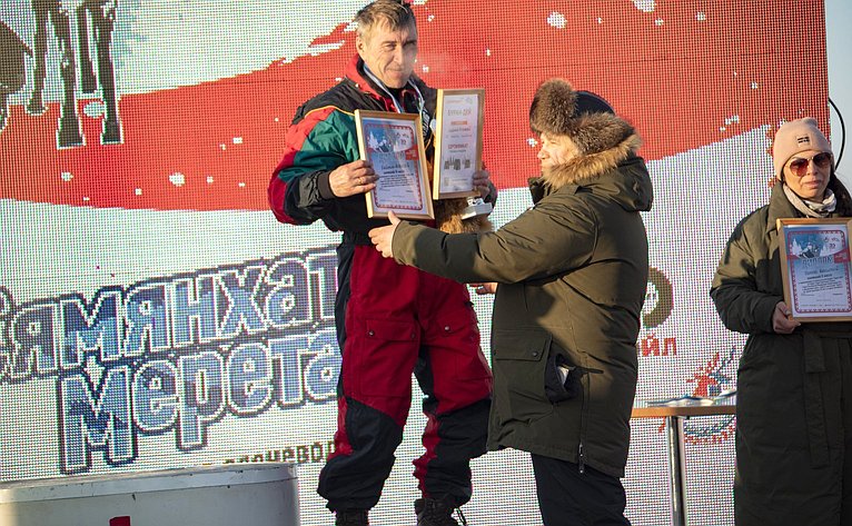 Денис Гусев принял участие в 25-х соревнования по кроссу на снегоходах на Кубок Артура Чилингарова и гонках на оленьих упряжках «Сямянхат мерета»