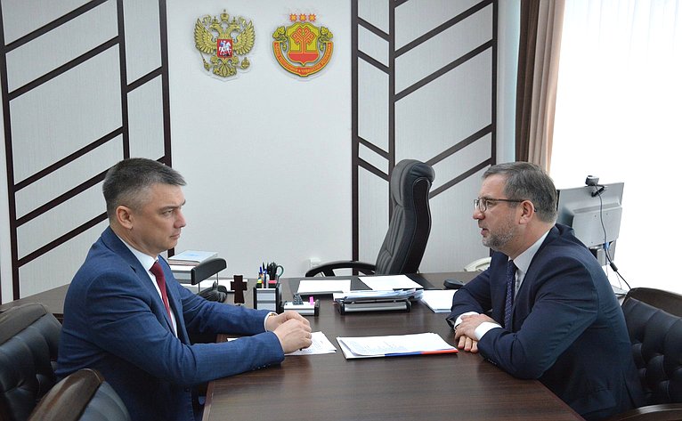 Николай Владимиров провел встречу с министром образования Чувашии Дмитрием Захаровым