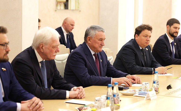 Встреча сенаторов с Председателем Совета Республики Национального собрания Беларуси Натальей Кочановой (фото: Пресс-служба Совета Республики Национального собрания Беларуси)