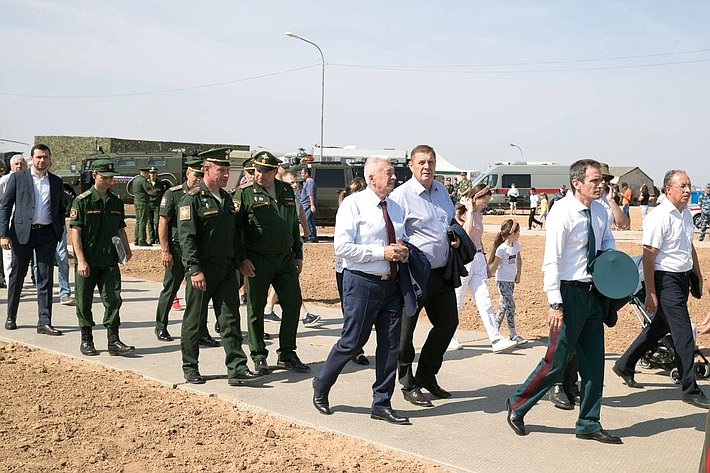 Николай Семисотов в ходе поездки в регион принял участие в военно-техническом форуме «Армия-2021»