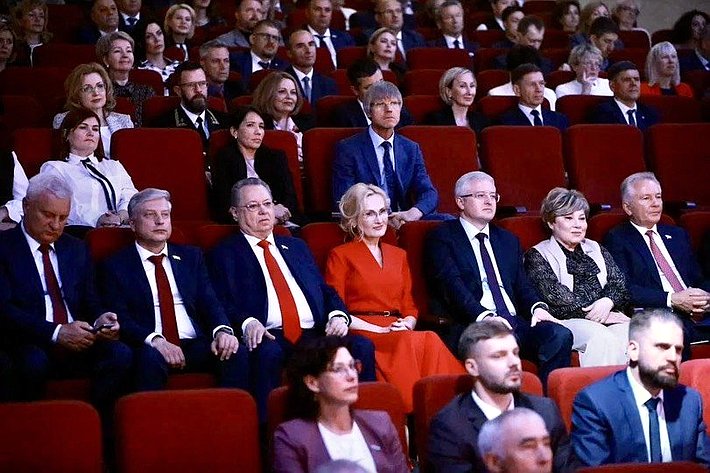 Валерий Пономарев принял участие в торжественном мероприятии, посвященном 30-летию образования регионального Законодательного Собрания